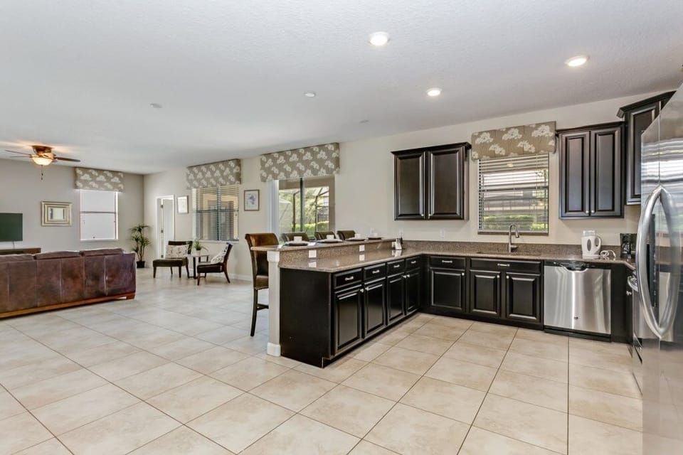Villa, 6 Bedrooms | Private kitchen