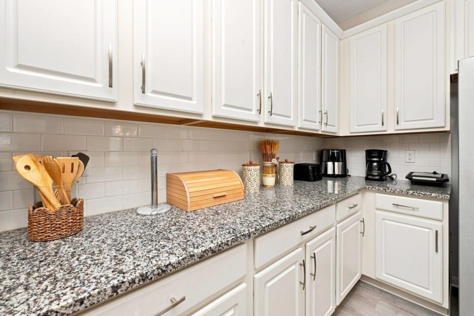 Townhome, 5 Bedrooms | Private kitchen