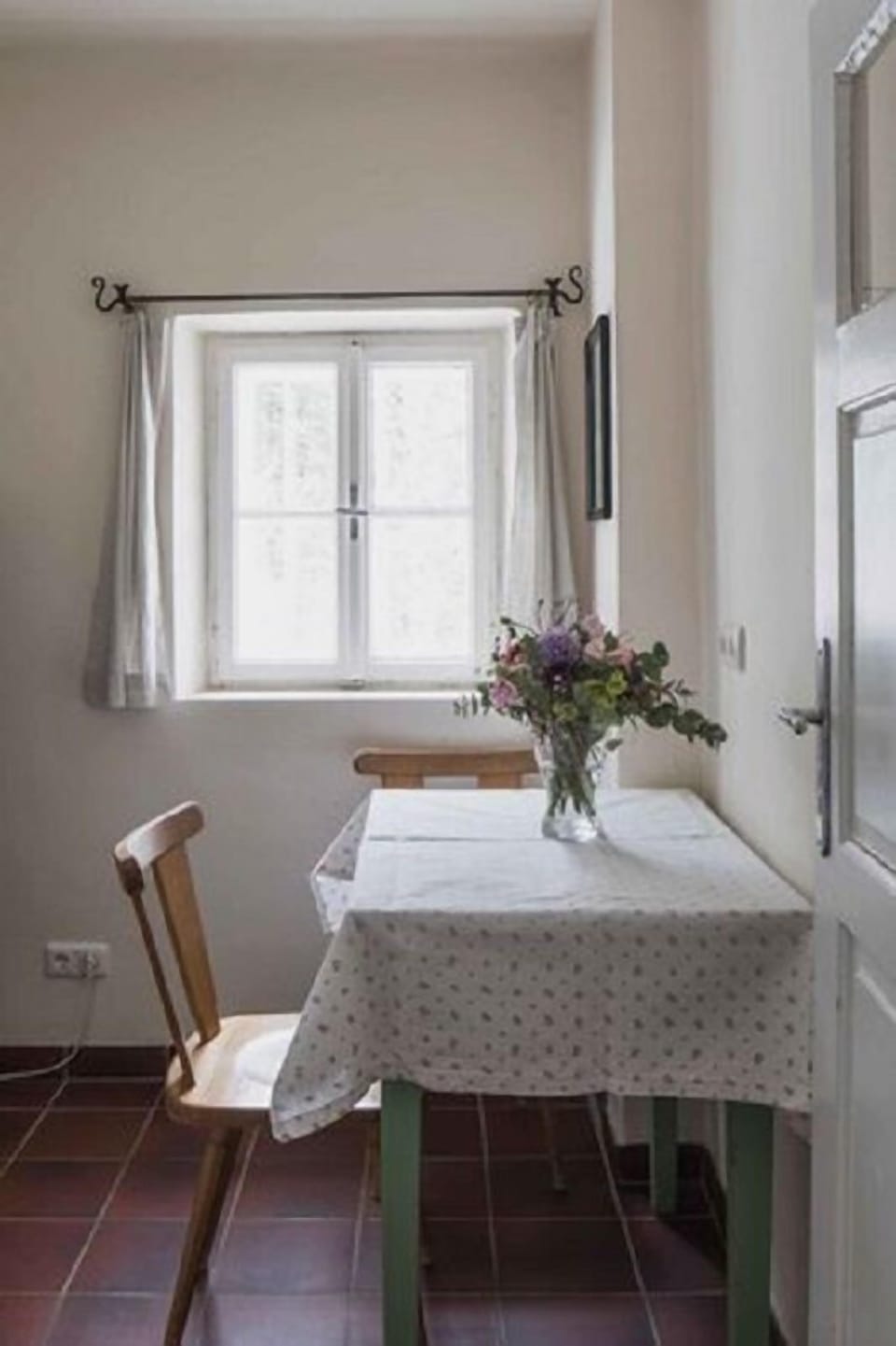 Basic Chalet, 2 Bedrooms, Mountain View | In-room dining