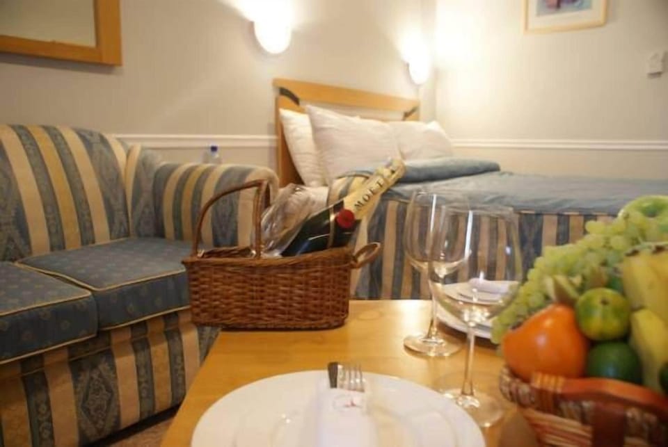Family Quadruple Room | Room service - dining