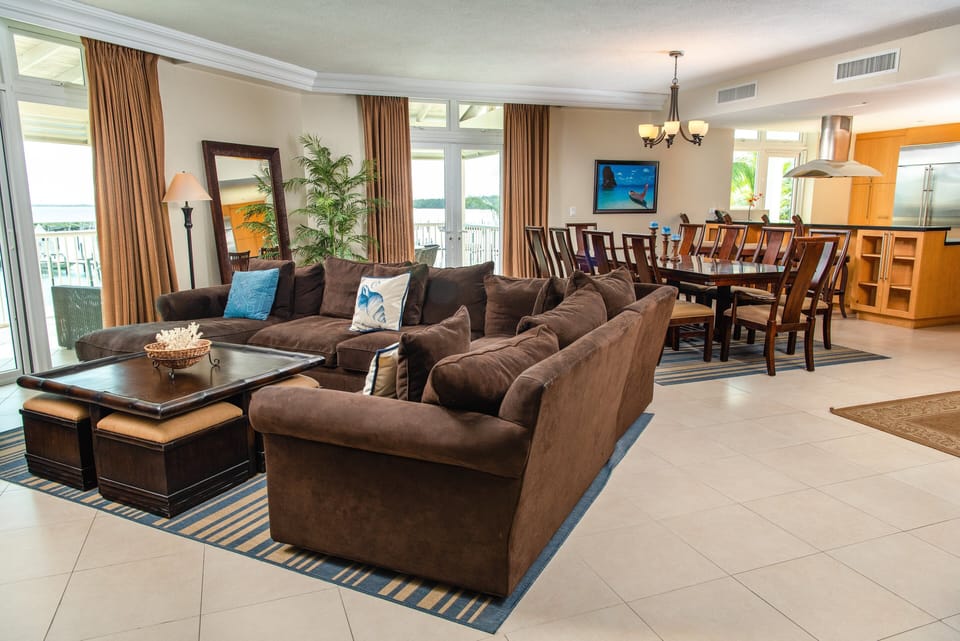 Penthouse, 3 Bedrooms | Down comforters, in-room safe, desk, blackout drapes