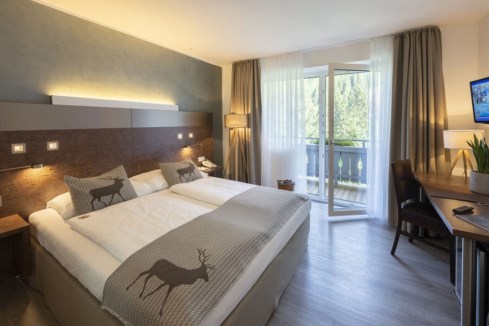 Hypo-allergenic bedding, Select Comfort beds, minibar, in-room safe