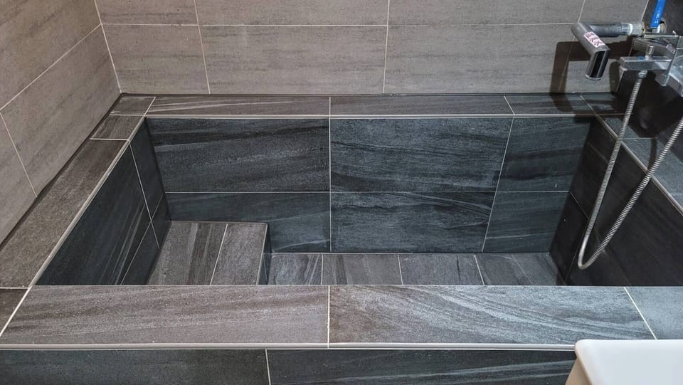 Elite Triple Room | Bathroom | Separate tub and shower, spring water tub, free toiletries, hair dryer