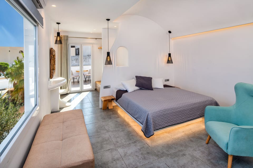 Deluxe Suite with Outdoor Hot Tub and Sea View  | Premium bedding, in-room safe, free cribs/infant beds, free WiFi