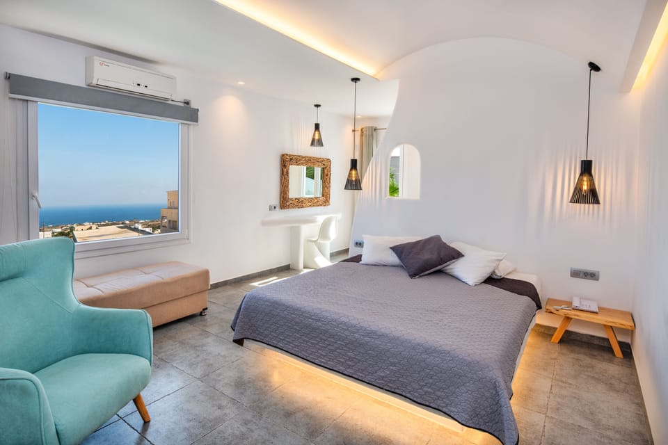 Deluxe Suite with Outdoor Hot Tub and Sea View  | Premium bedding, in-room safe, free cribs/infant beds, free WiFi