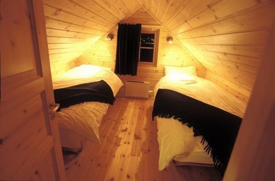 Cottage, 3 Bedrooms | Blackout drapes, cribs (free), WiFi (free), bed sheets