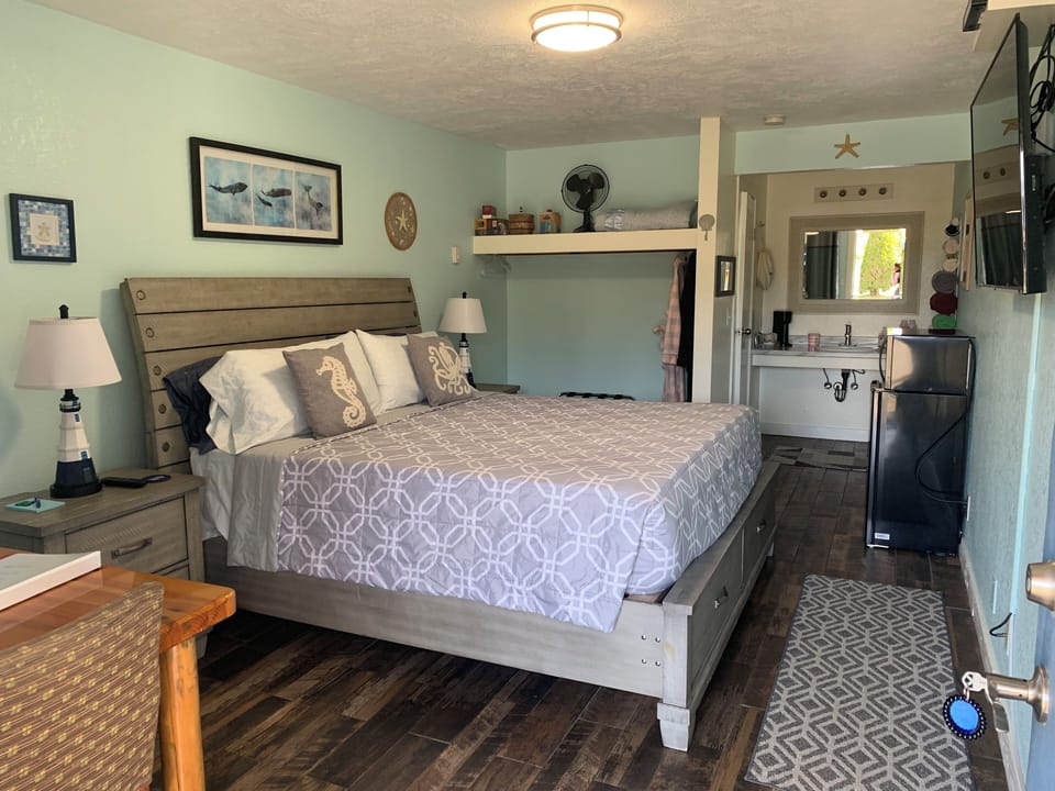 Basic Room, 1 King Bed (Unit 4) | Premium bedding, pillowtop beds, individually decorated