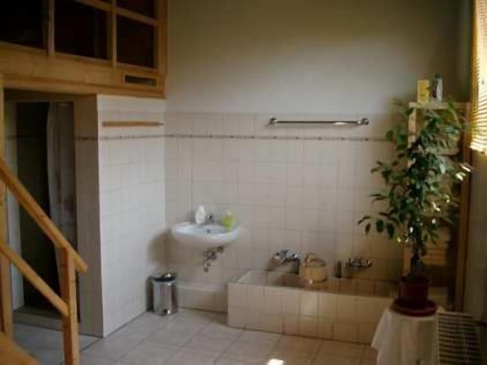 Body wraps, detox wraps, reflexology