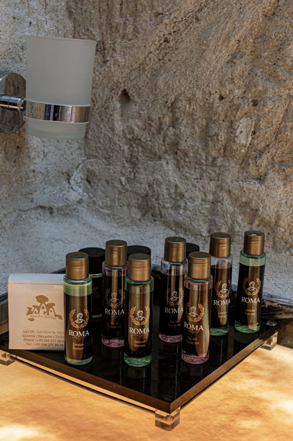 Deluxe Cave Suite with Spa Bath | Bathroom | Hair dryer, slippers, towels