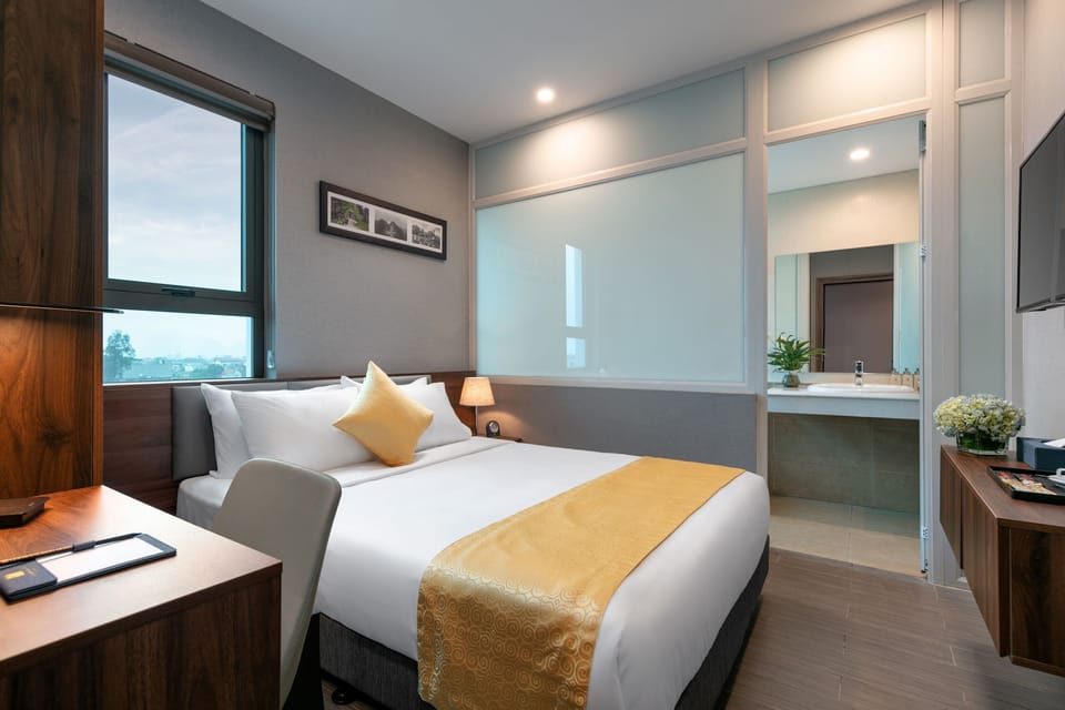 Basic Double Room | Minibar, in-room safe, desk, free WiFi