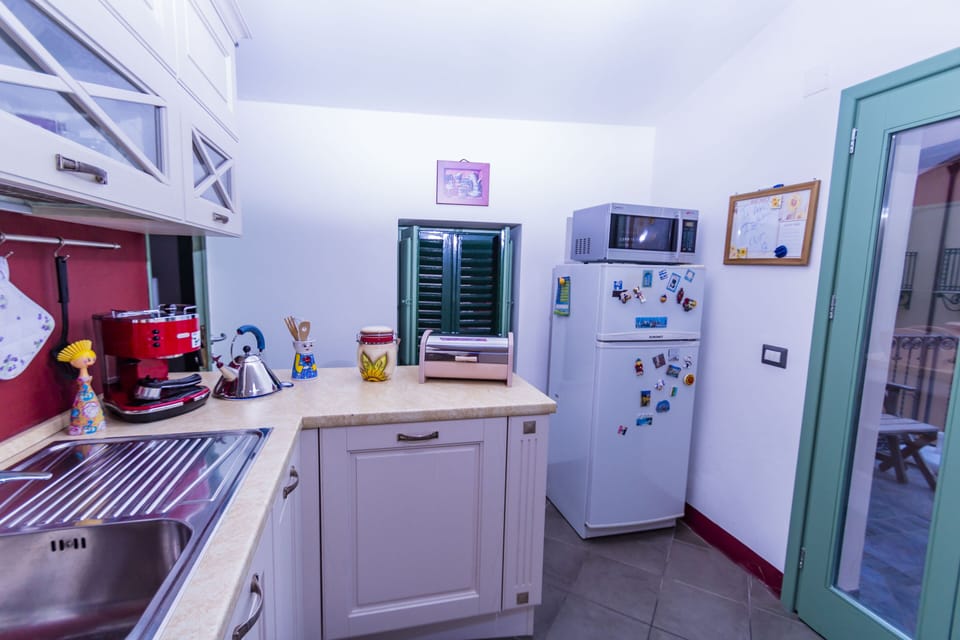 Apartment, 1 Bedroom | Private kitchen | Full-size fridge, microwave, oven, stovetop