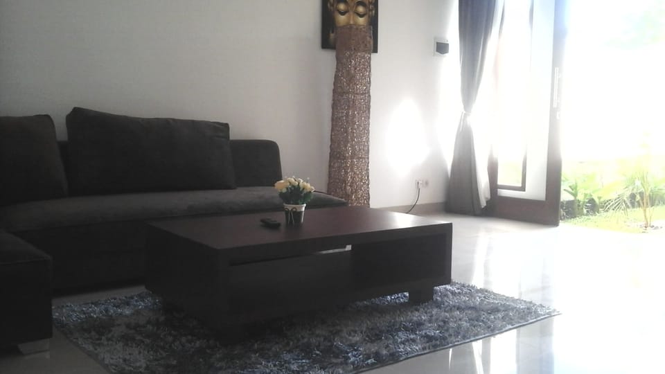 Family Studio, 2 Bedrooms, Garden View | Desk, WiFi (free)