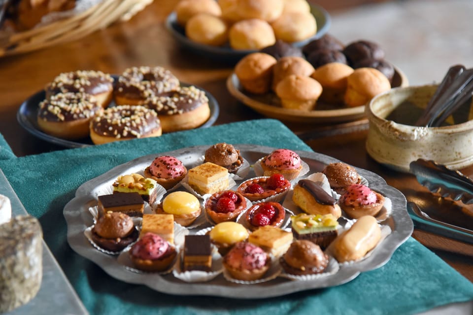 Daily buffet breakfast for a fee