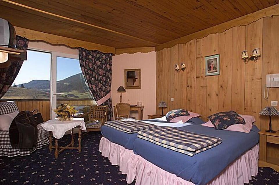 Premium bedding, individually decorated, individually furnished, desk