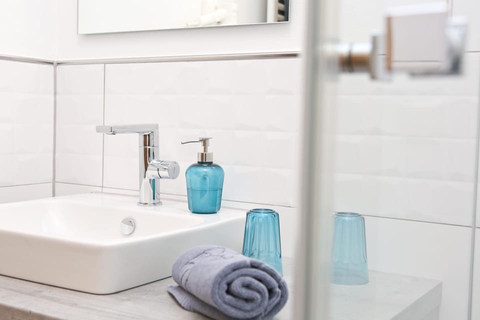 Comfort Double Room | Bathroom | Shower, hair dryer, towels, soap