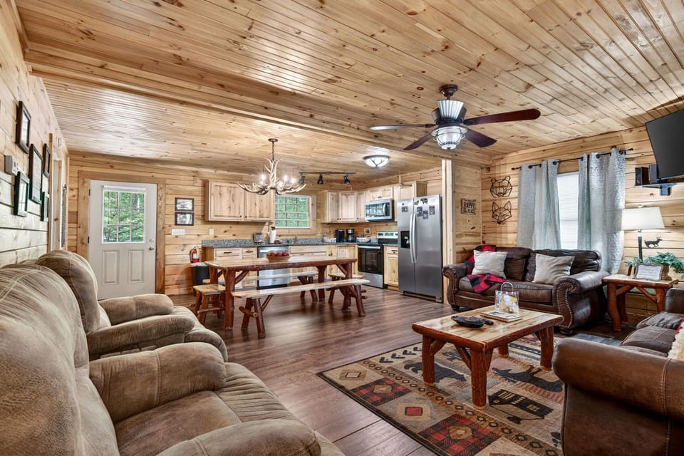 Cabin, 3 Bedrooms | Living area