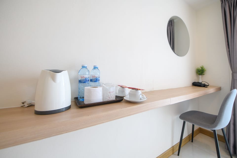 Superior Twin Room | Minibar, in-room safe, blackout drapes, soundproofing