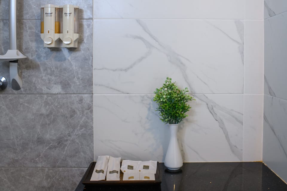 Family Studio | Minibar, in-room safe, blackout drapes, soundproofing