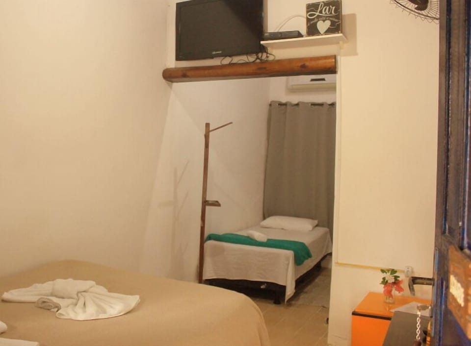 Basic Triple Room | Minibar, cribs/infant beds, free WiFi, bed sheets