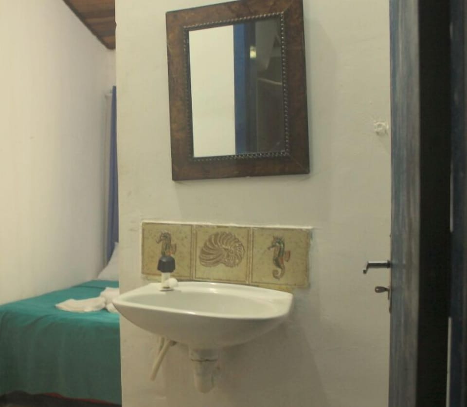 Basic Quadruple Room | Minibar, cribs/infant beds, free WiFi, bed sheets