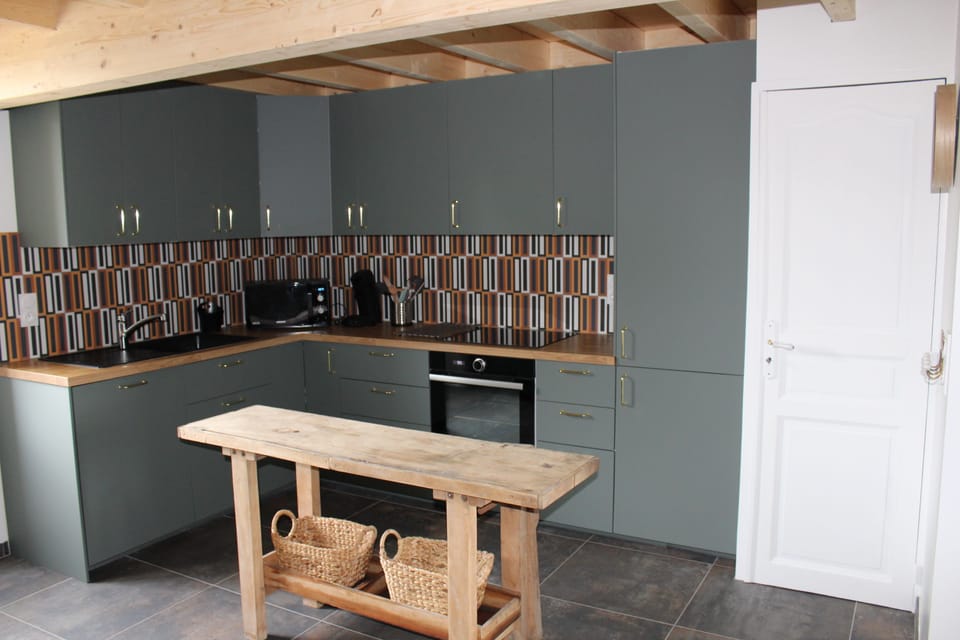 Comfort Cottage, Ensuite | Private kitchen | Microwave, griddle, spices, eco-friendly cleaning products