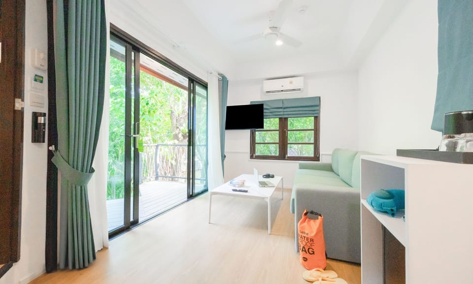 The Upgrade XL - Deluxe Cottage with Private Bathroom | Garden view