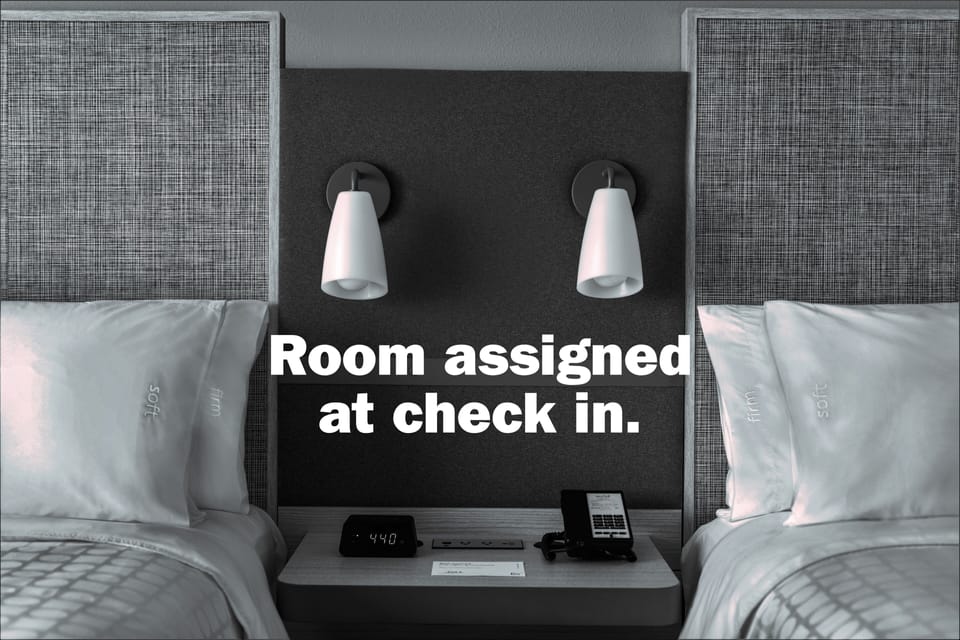 Standard Room | Egyptian cotton sheets, premium bedding, pillowtop beds, desk