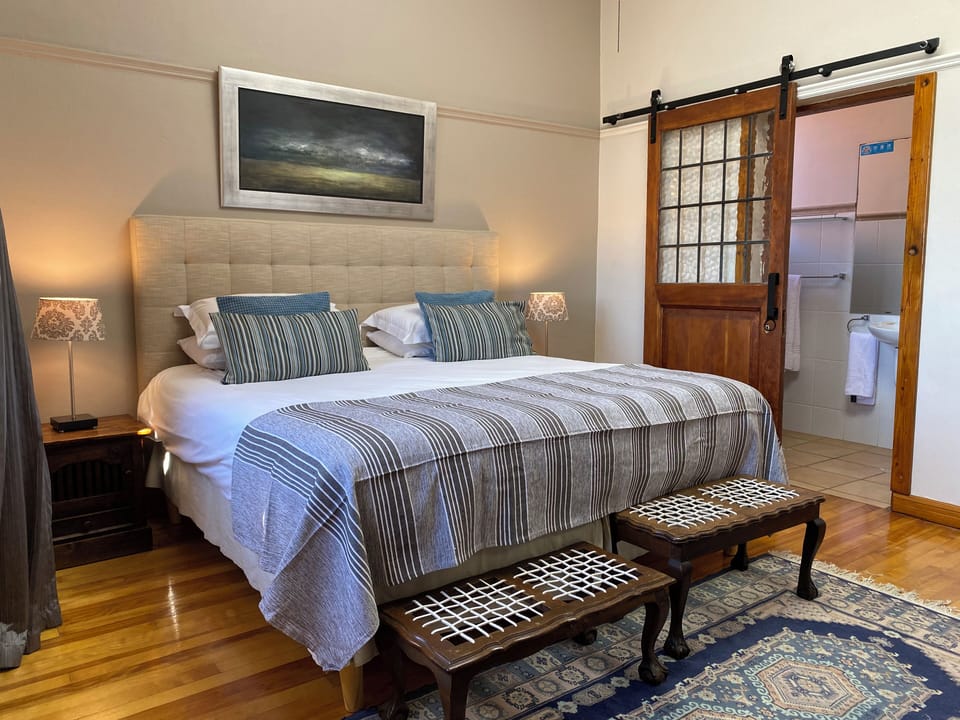 Superior Room | Bathroom | Free toiletries, hair dryer, towels, soap