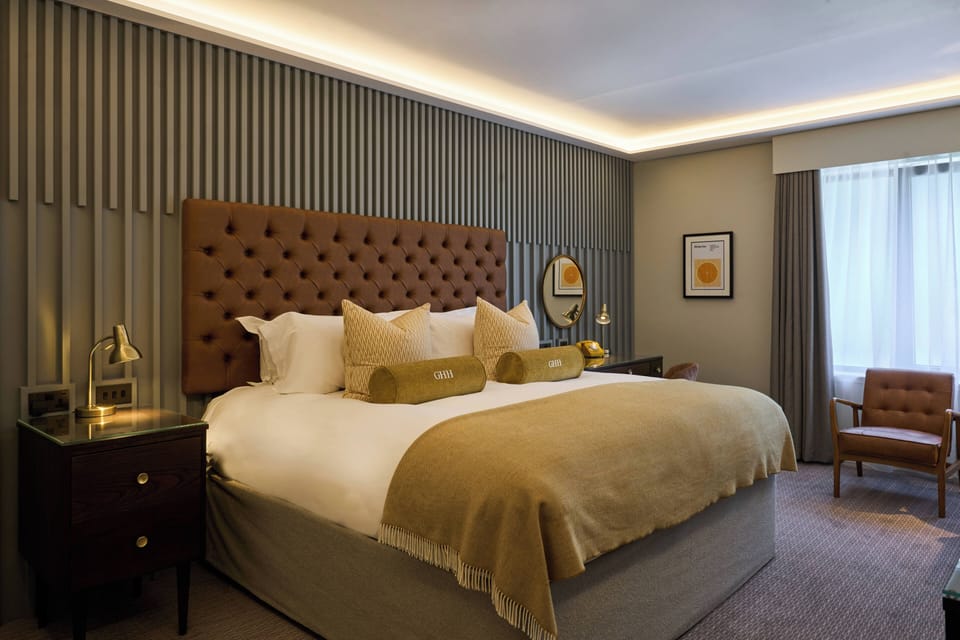 Deluxe Double Room, 1 King Bed | Egyptian cotton sheets, in-room safe, desk, laptop workspace