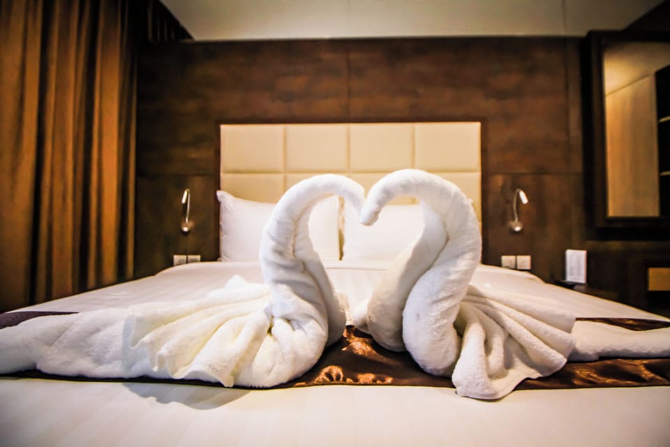 Exclusive Suite (Asialink Suite) | Minibar, in-room safe, laptop workspace, soundproofing