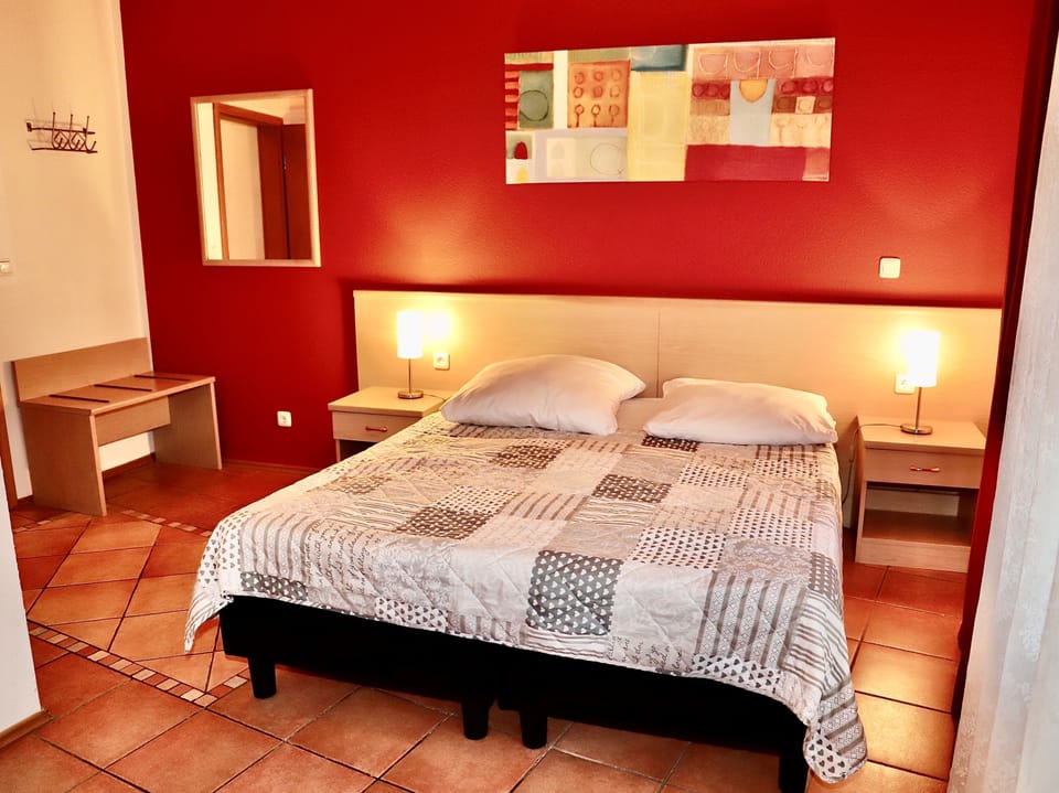 Double Room | Desk, soundproofing, iron/ironing board, free WiFi