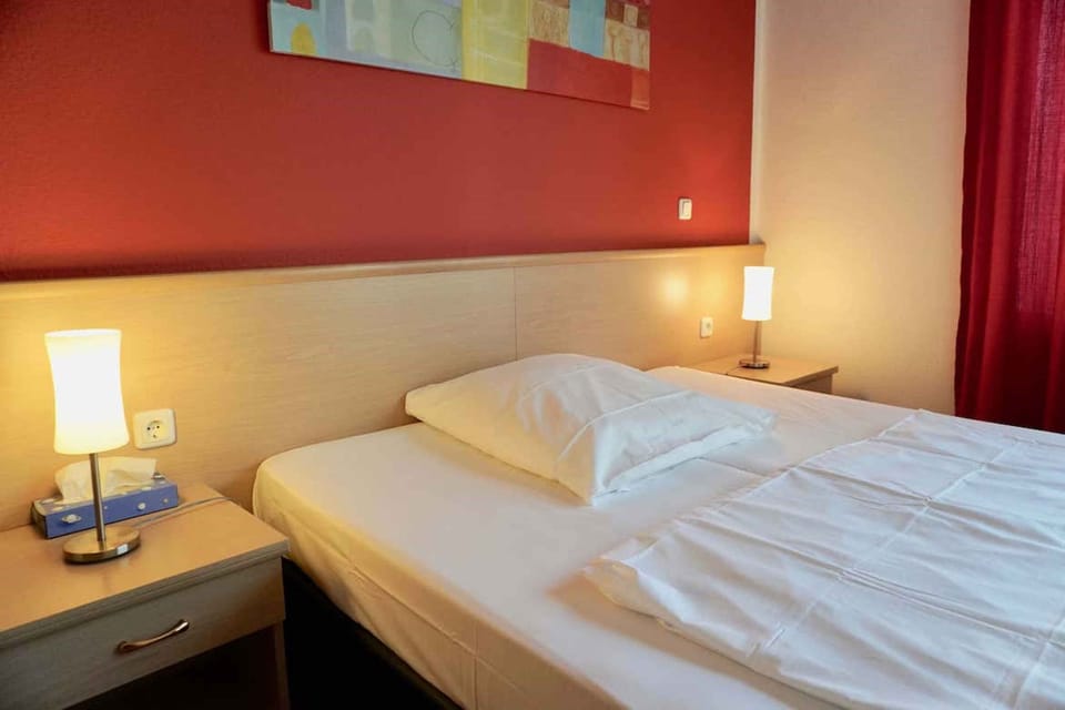 Single Room | Desk, soundproofing, iron/ironing board (on request), WiFi (free)