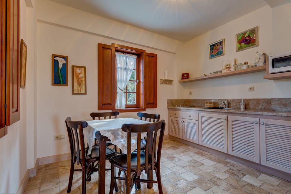 Family Room | Private kitchen | Electric kettle
