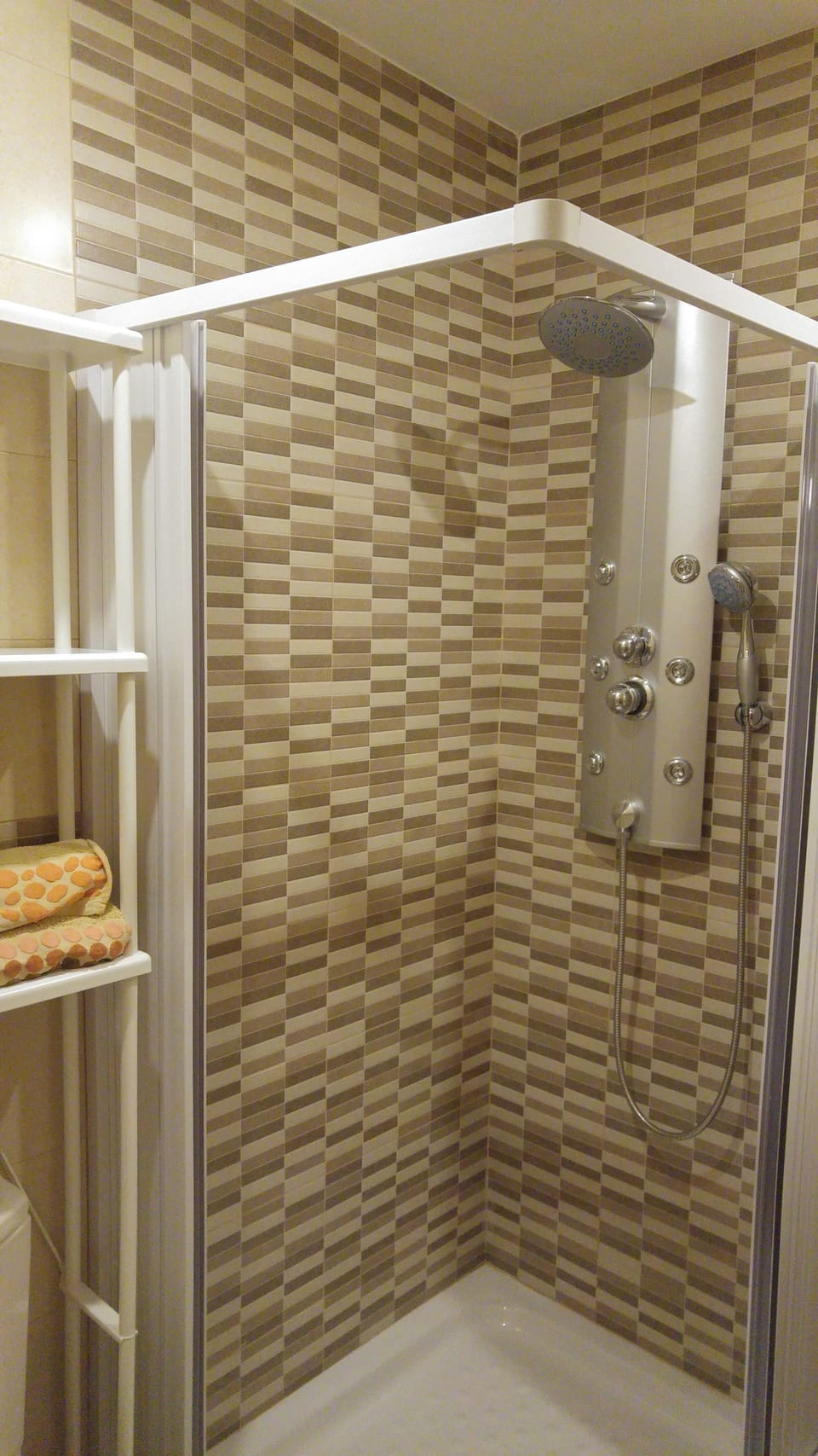 Shower, hydromassage showerhead, towels, soap