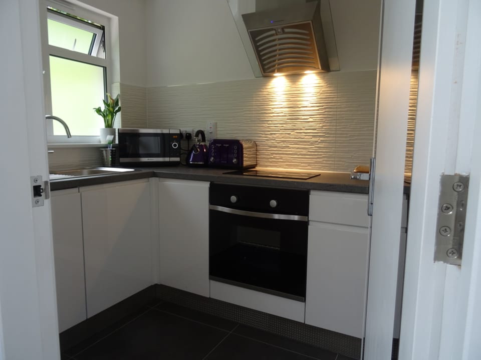 Self-Catering Junior Suite 5' Bed | Private kitchen | Espresso maker, coffee/tea maker, electric kettle, dining table