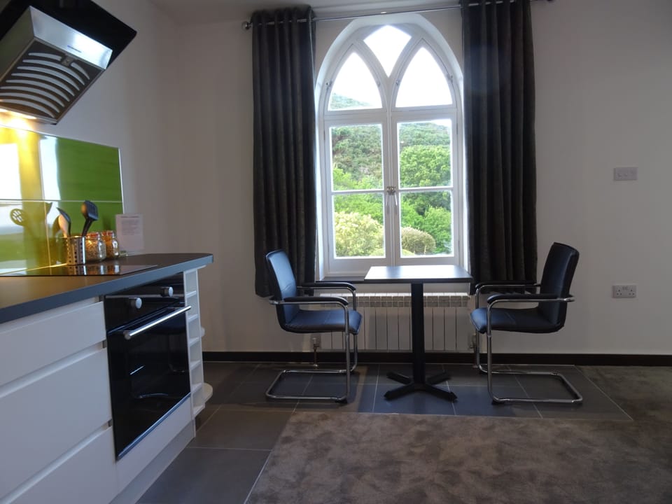 Self-Catering Junior Suite 5' Bed | Private kitchen | Espresso maker, coffee/tea maker, electric kettle, dining table