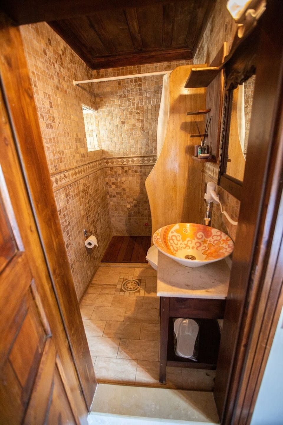 Deluxe Oda Cumbali (Connection) | Bathroom | Shower, hydromassage showerhead, free toiletries, hair dryer