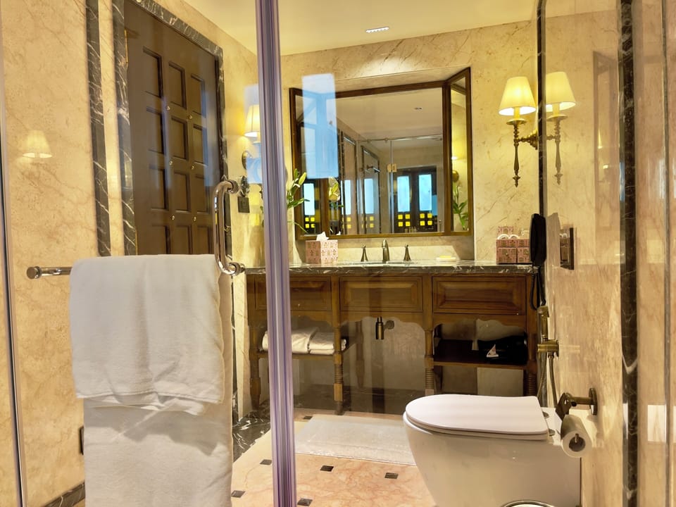 Historical Suite, Suite | Bathroom | Shower, free toiletries, hair dryer, slippers