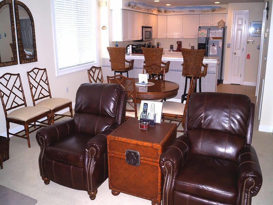Condo, 3 Bedrooms | Living room | TV