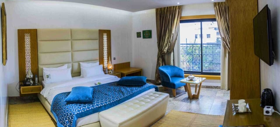 Premium Room | Egyptian cotton sheets, premium bedding, down comforters, free minibar