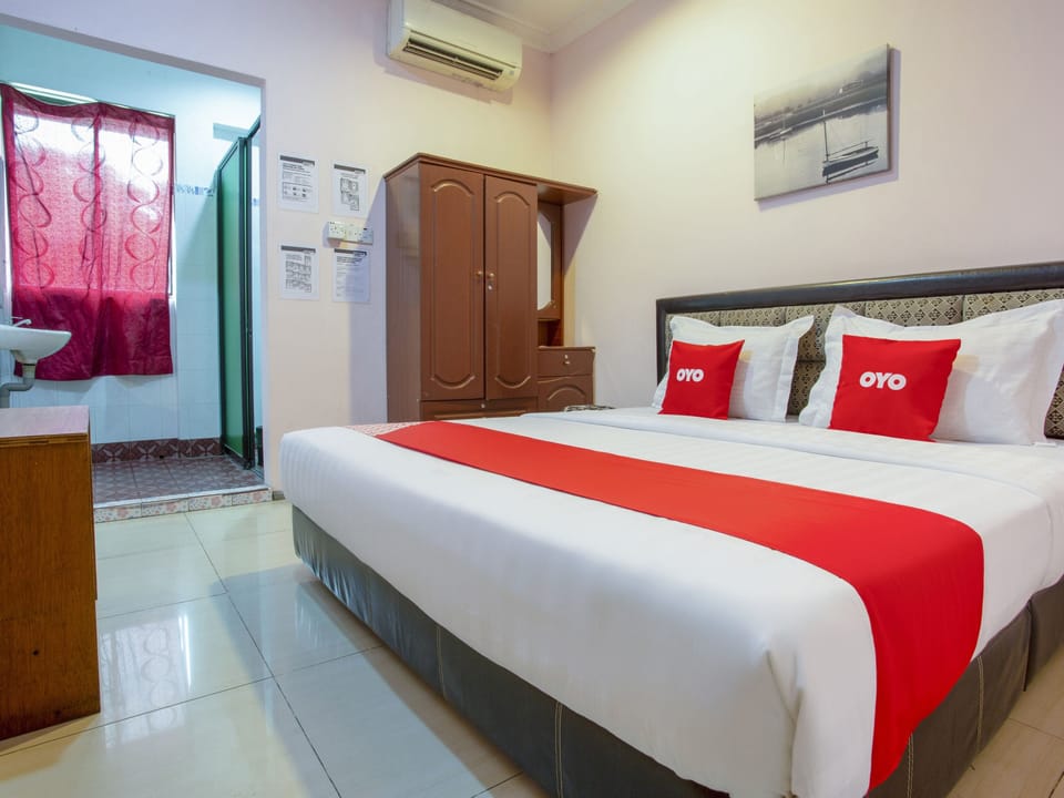 Deluxe Double Room, 1 King Bed | Desk, free WiFi, bed sheets