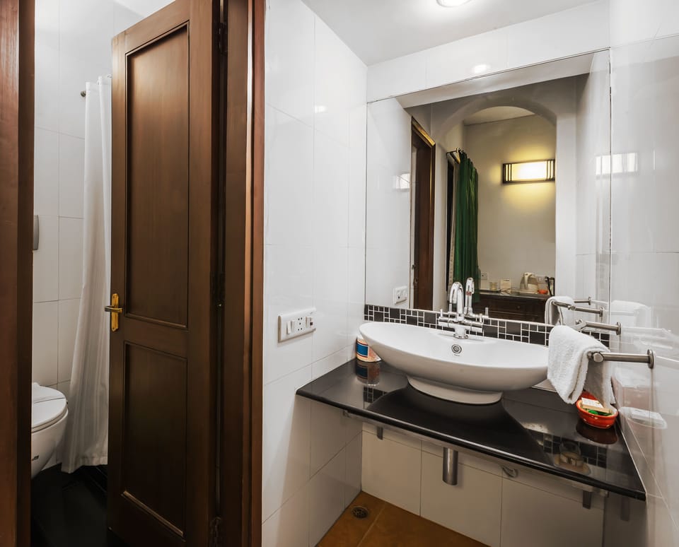Economy Single Room, 1 Twin Bed | Bathroom | Shower, free toiletries, hair dryer, slippers