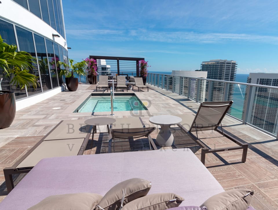 2 outdoor pools, pool umbrellas, sun loungers