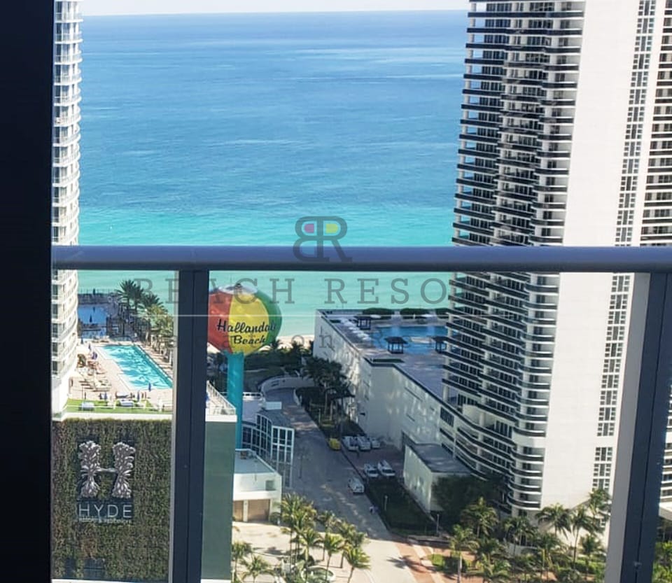 Deluxe Apartment, 2 Bedrooms, Partial Sea View, Sea Facing (Front View) | City view