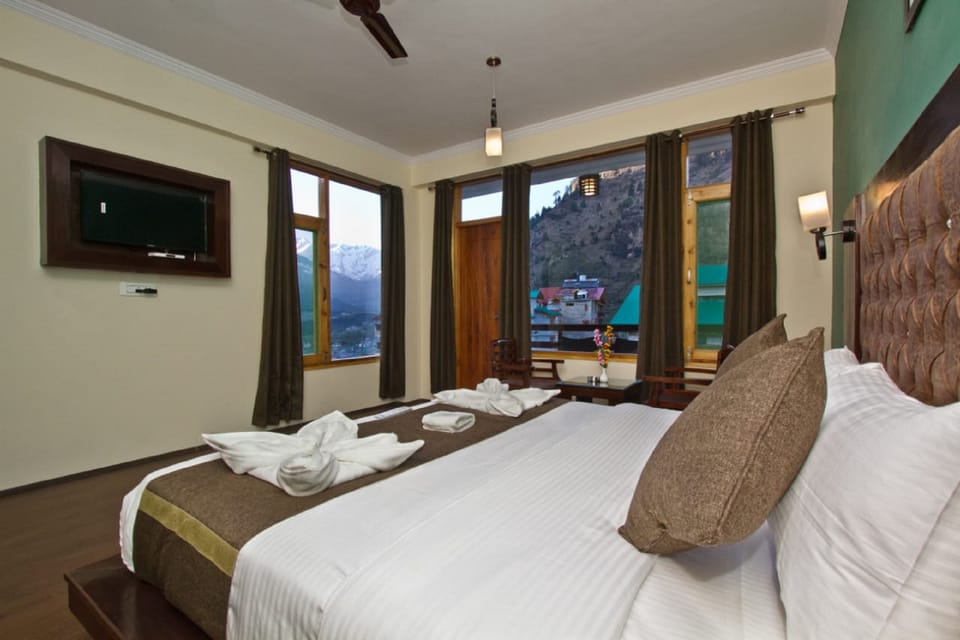 Deluxe Double Room | Individually furnished, iron/ironing board