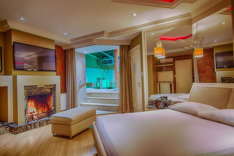 Exclusive Double Room | Individually decorated, individually furnished, laptop workspace