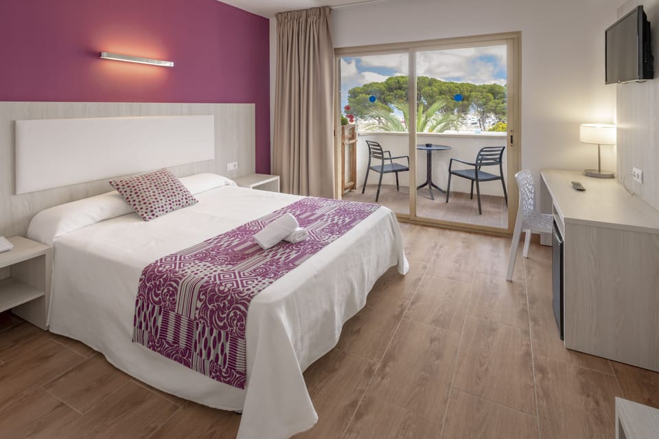 In-room safe, desk, blackout drapes, free WiFi