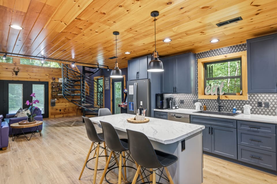 Cabin, 1 Bedroom | Private kitchen | Coffee/tea maker, fridge, microwave, oven