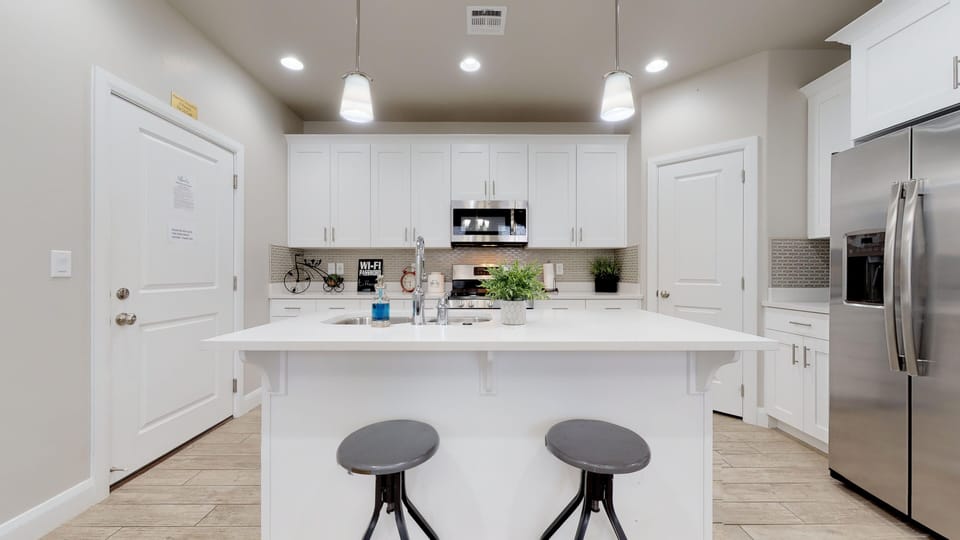 Townhome, 3 Bedrooms | Private kitchen | Fridge, oven, coffee/tea maker, toaster