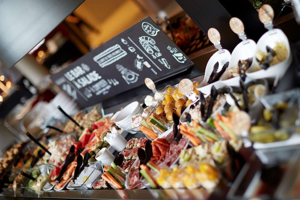 Breakfast, lunch, dinner served; French cuisine, garden views 